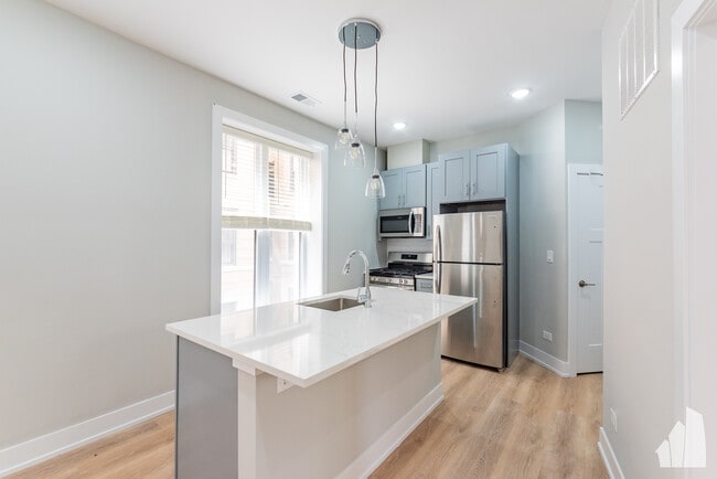 Building Photo - 441 W Belden Ave