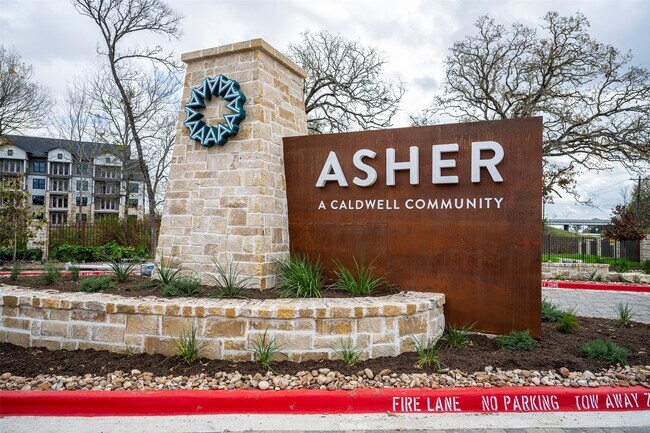 Foto del edificio - 10001 Turkey Creek Rd