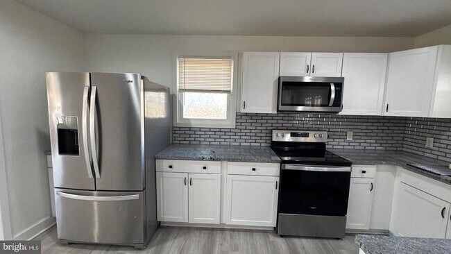 Building Photo - 7631 Beach Dr