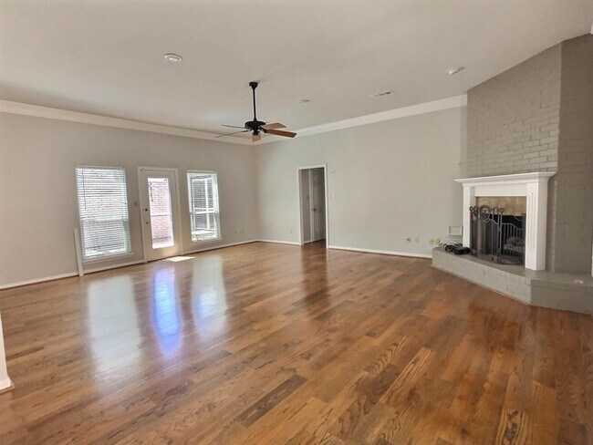 Building Photo - 1206 Forest Home Dr