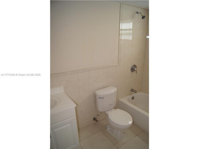 Foto del edificio - 1090 NE 129th St