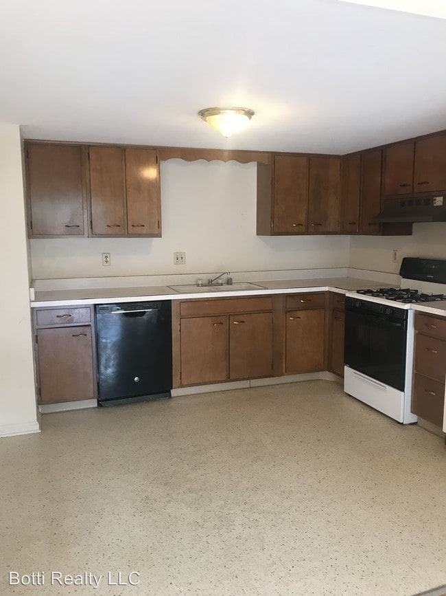 Building Photo - 4131 Eastridge Dr