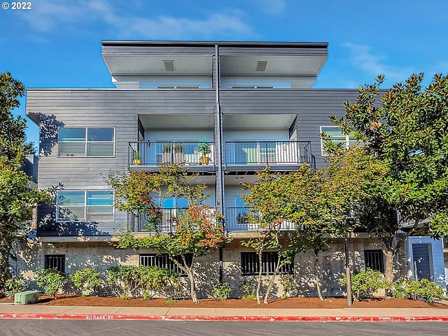 Building Photo - 610 S Nevada St