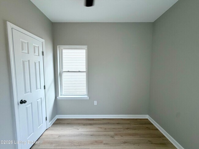 Foto del edificio - 118 E Collins Ct