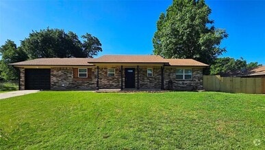 Building Photo - 3008 E Noble Dr