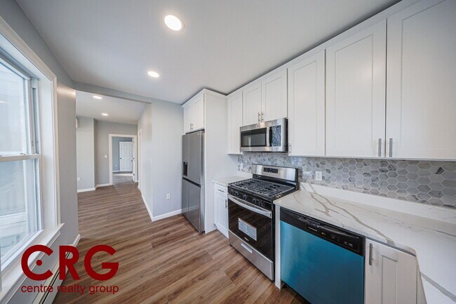Building Photo - 81 Alder St