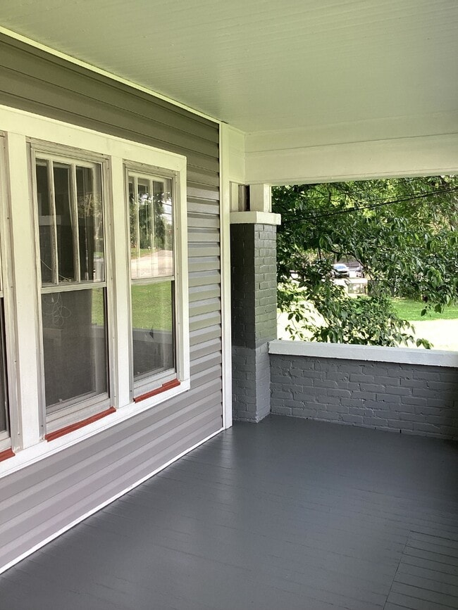 Foto del edificio - 2404 Whitesburg Dr
