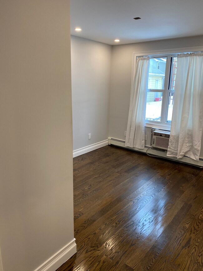 Master bedroom - 2029 125th St