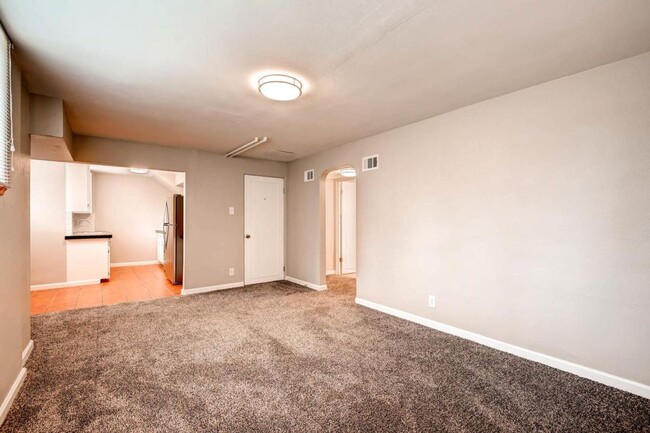 Building Photo - Sunnyside garden level 2 bedroom! Shared f...