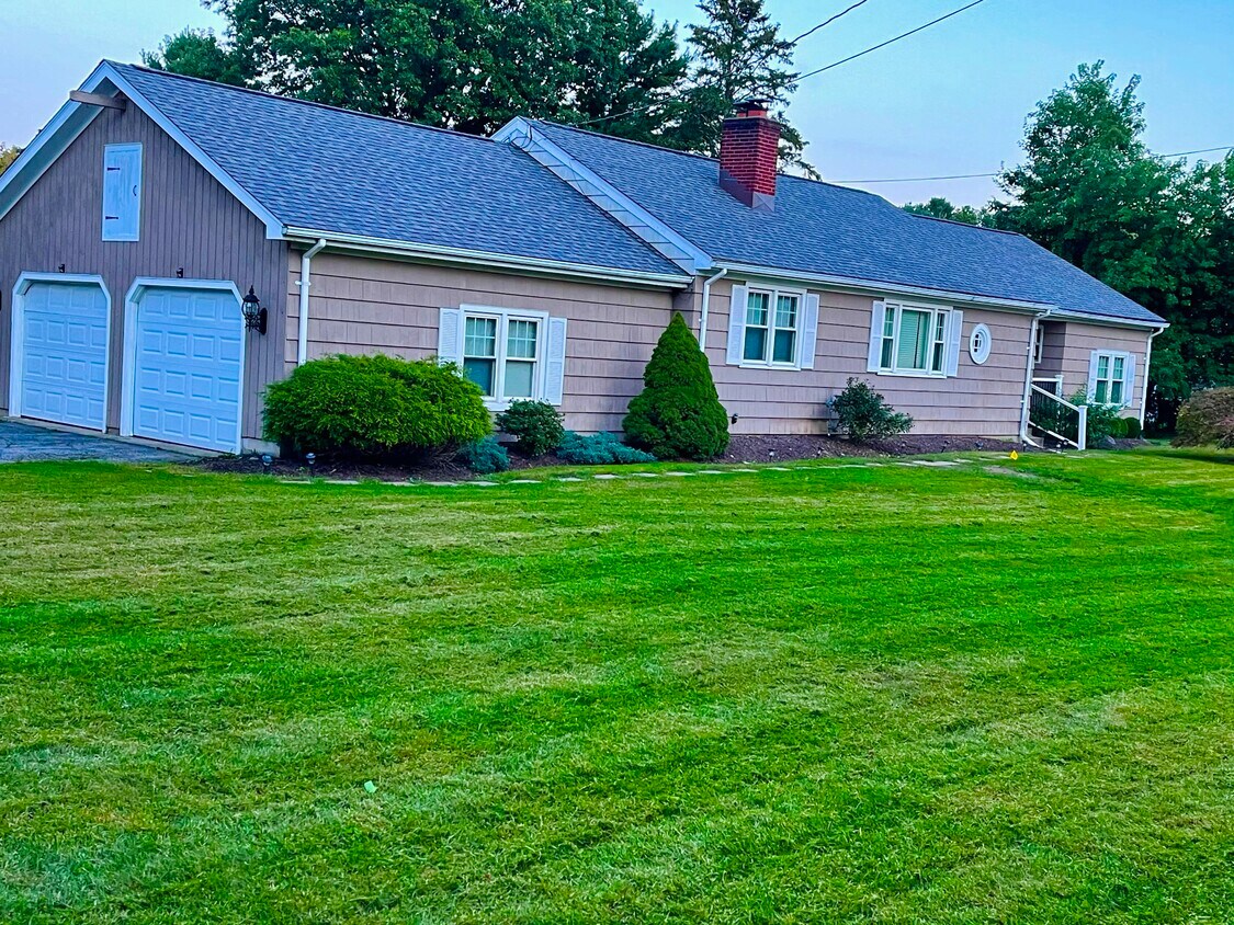918 Daniels Farm Rd, Trumbull, CT 06611 House Rental in Trumbull, CT