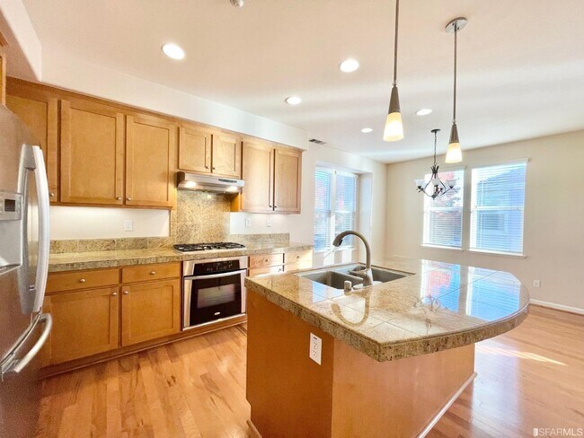 Building Photo - 6050 Hillbrook Pl