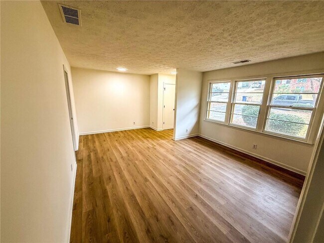 Foto del edificio - 6485 Carolyn Ct