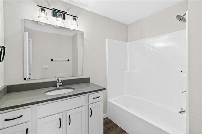 Foto del edificio - New Townhomes in a Convenient North Libert...