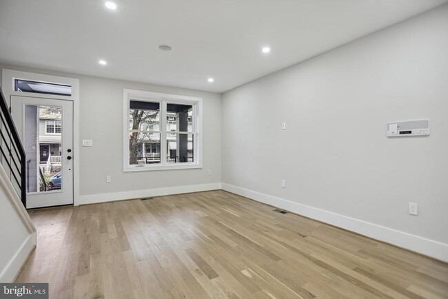 Building Photo - 1511 D St NE