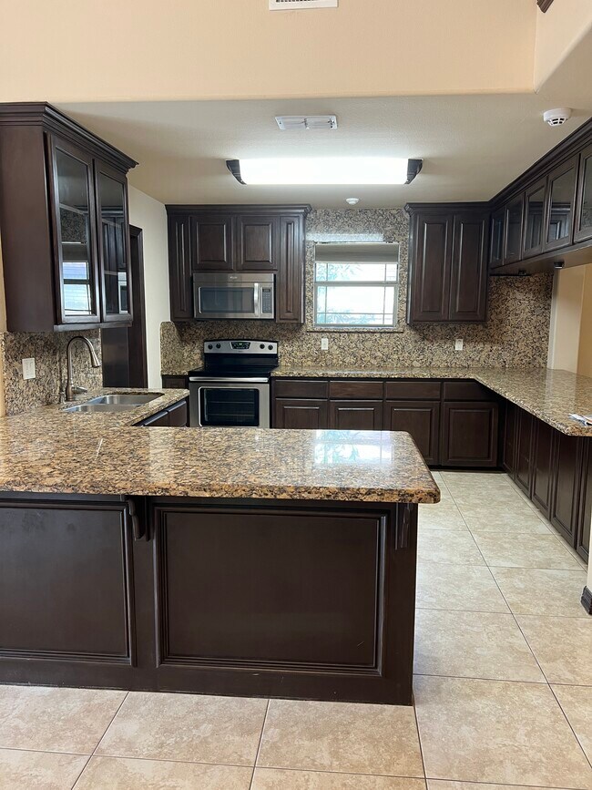 Foto del edificio - 325 Primrose Ave