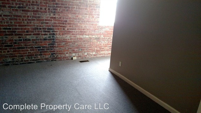Building Photo - 309 N Jefferson St