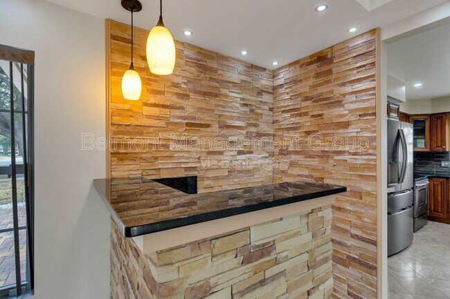 Foto del edificio - 283 N Ranger Blvd