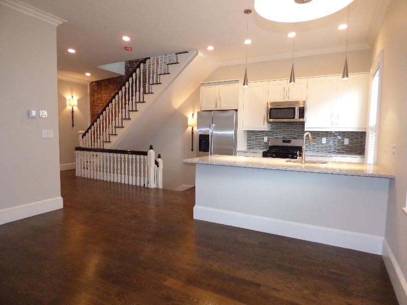 Primary Photo - 50 Gloucester St