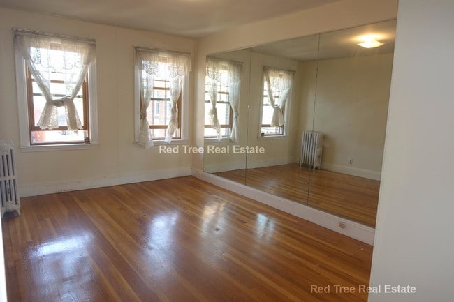 Building Photo - 52 Strathmore Rd