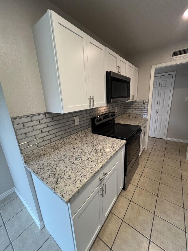 Building Photo - 4029 Manzinita St