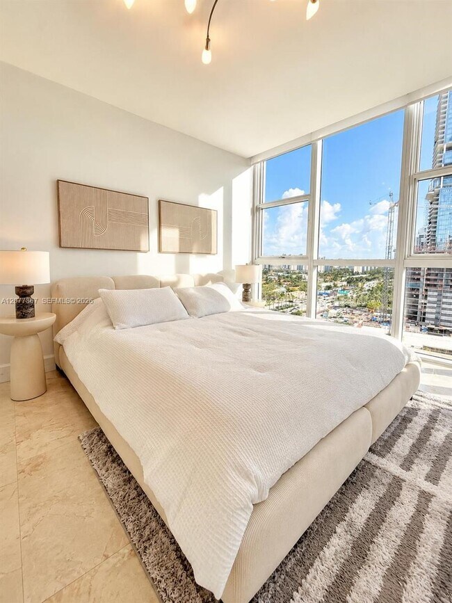 Foto del edificio - 18201 Collins Ave