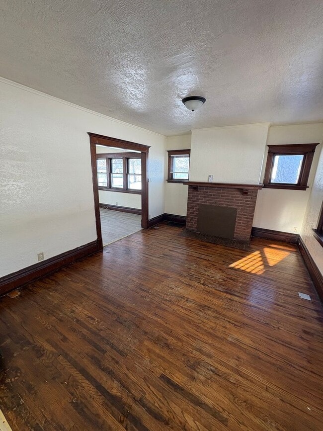 Building Photo - 707 Logan Ave