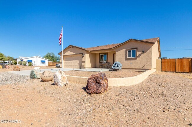 Building Photo - Like new 3 Bed, 2 Bath in Morristown