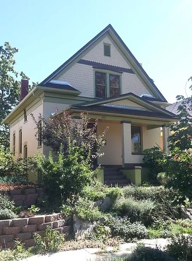 Building Photo - 860 S Sherman St