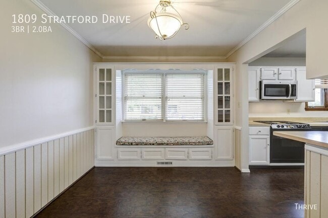 Building Photo - 1809 Stratford Dr