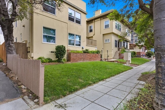 Building Photo - Charming Vintage One Bedroom in Prime Bankers Hill Location