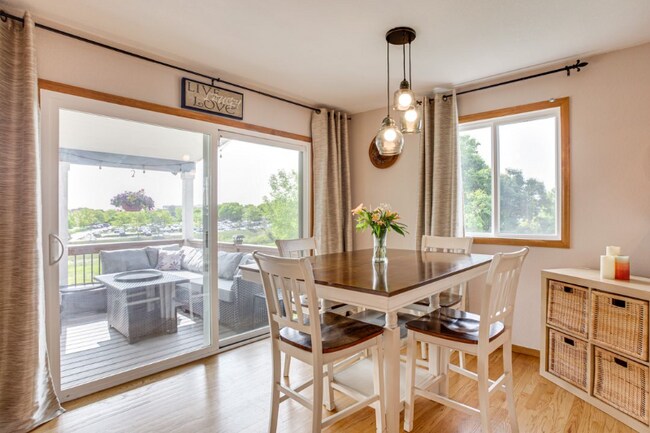 Foto del edificio - 9492 Sand Hill Pl