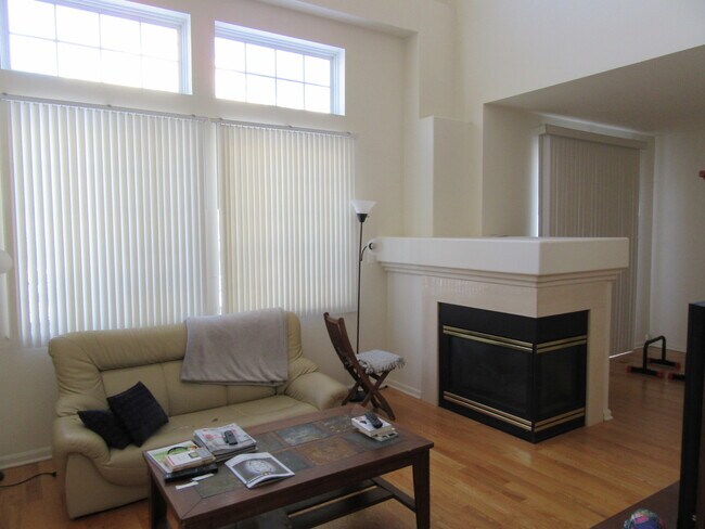 Foto del edificio - 440 E Thornhill Ln