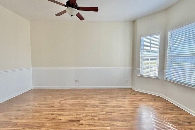 Building Photo - $500 RENT CREDIT | AVAILABLE NOW! (Small Pets Only)