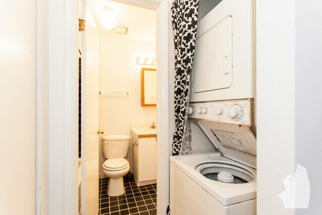 Foto del edificio - 2057 W Dickens Ave