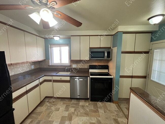 Foto del edificio - 8720 Randy Dr