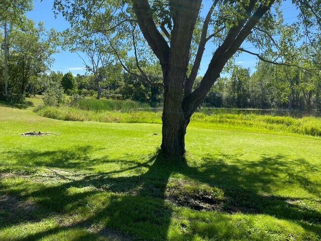 Foto del edificio - 1319 W Alcott Ave