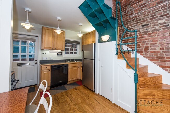 Building Photo - 3205 Cherry Hill Ln NW
