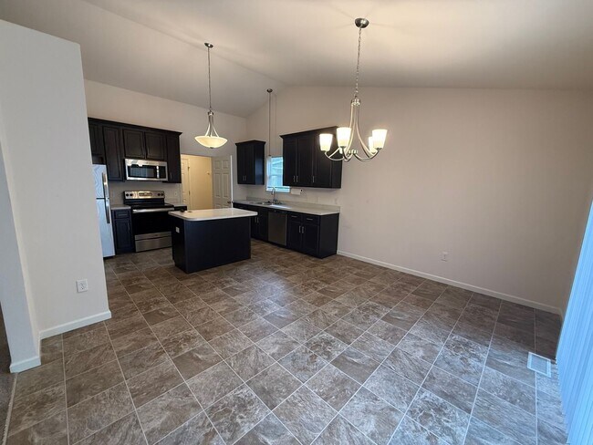 Building Photo - Private Charming  NEW Home