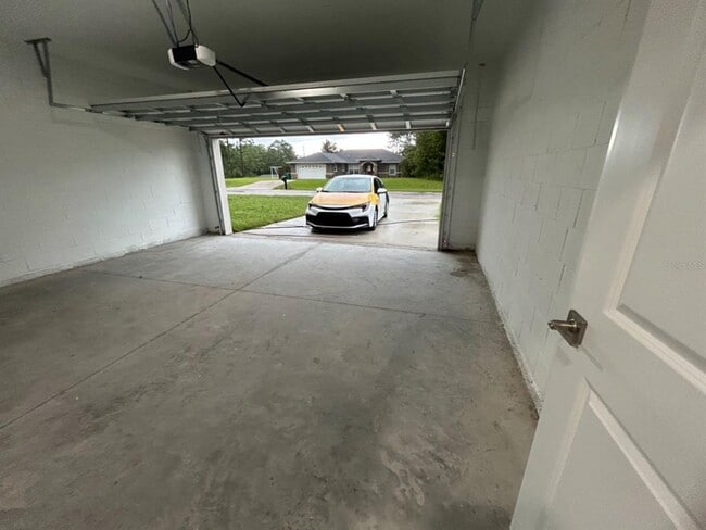 Building Photo - 2741 W Rutland Dr