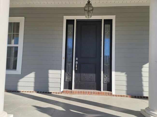 Building Photo - STUNNING Southwood 4/3.5 w/ Office, Spa Tub, Granite Counter, Fenced Yard, Lawn Maintenance, Wash...