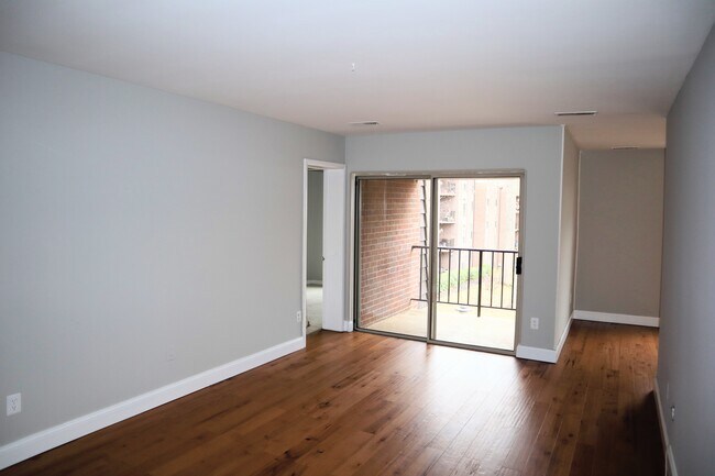 Building Photo - 3318 Woodburn Village Dr
