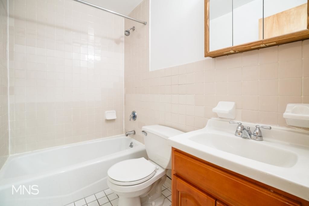 661 Meeker Ave Unit 3R