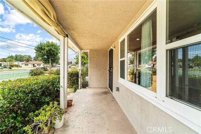 Building Photo - 1422 N Sultana Ave