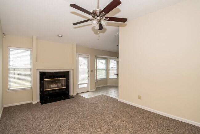 Foto del edificio - 407 Rolling Rock Ct