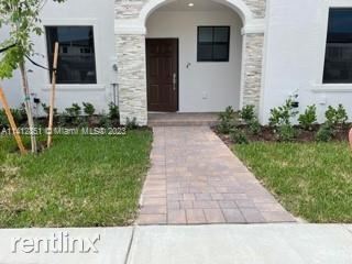 Building Photo - 3 br, 2.5 bath Townhome - 10120 SW 228th Ter