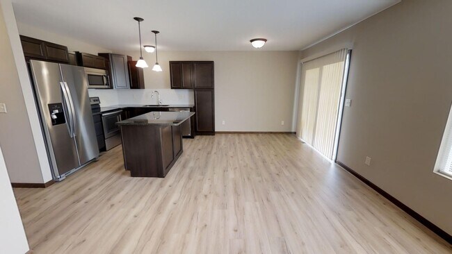 Foto del edificio - 711 Deer Haven Ct