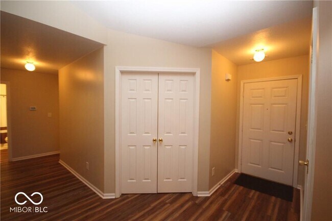 Building Photo - 556 Hollowood Ln
