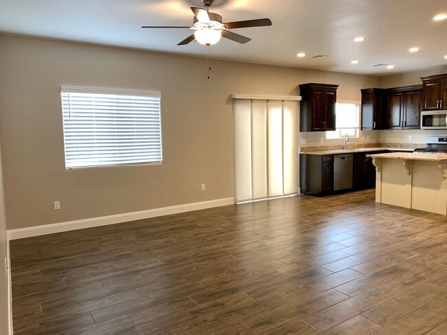 Foto del edificio - Spacious 3-Bedroom Townhome in Black Hawk ...