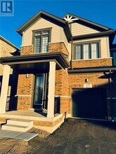 Building Photo - 15 Blacklock St