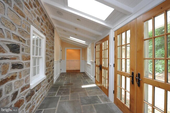 Foto del edificio - 1420 Creek Road Trail